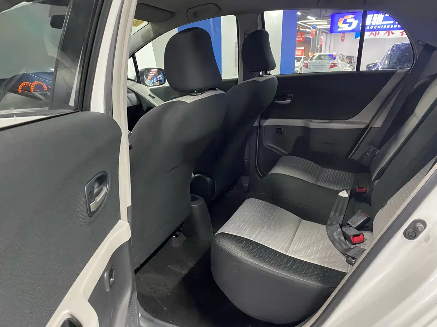 Toyota Yaris 2012 2011 1.6GS Auto Sharp Edition