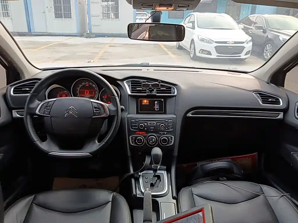 Фото 10 - Citroën C4L