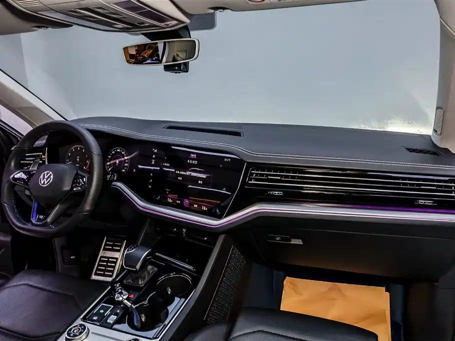 Volkswagen Touareg 2021 3.0TSI Sharp Edition with Gloss Black Sports Package фото 30