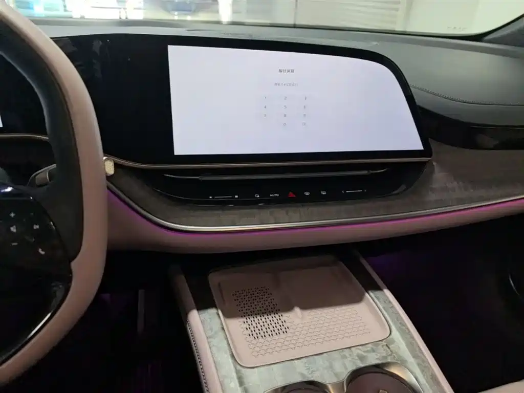 Hongqi Tian Gong 08 2025 680 Ultra AWD фото 13