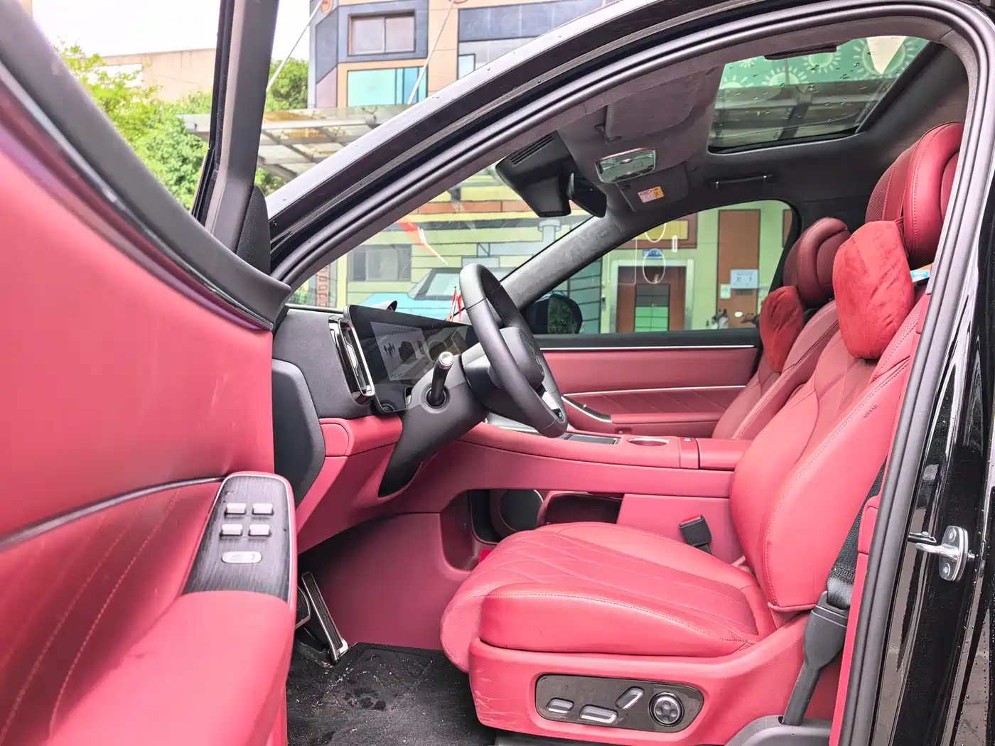 AITO Wenjie AITO M8 2025 Model Extended Range Max+ Edition 53.4kWh 6-Seater фото 4