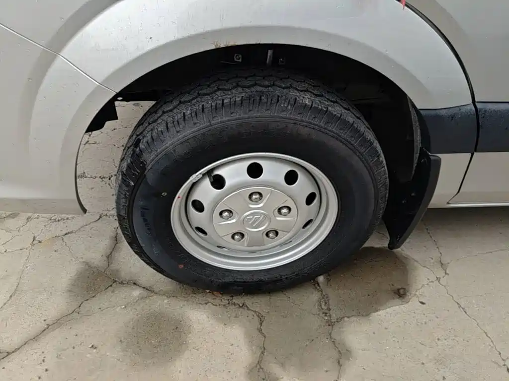 Foton Tuyano 2026 2024 Tuya Pro Multi-Purpose 2.0T Manual RWD Long Wheelbase Medium Roof Rear Single Tire 5/6/7/9-Seater