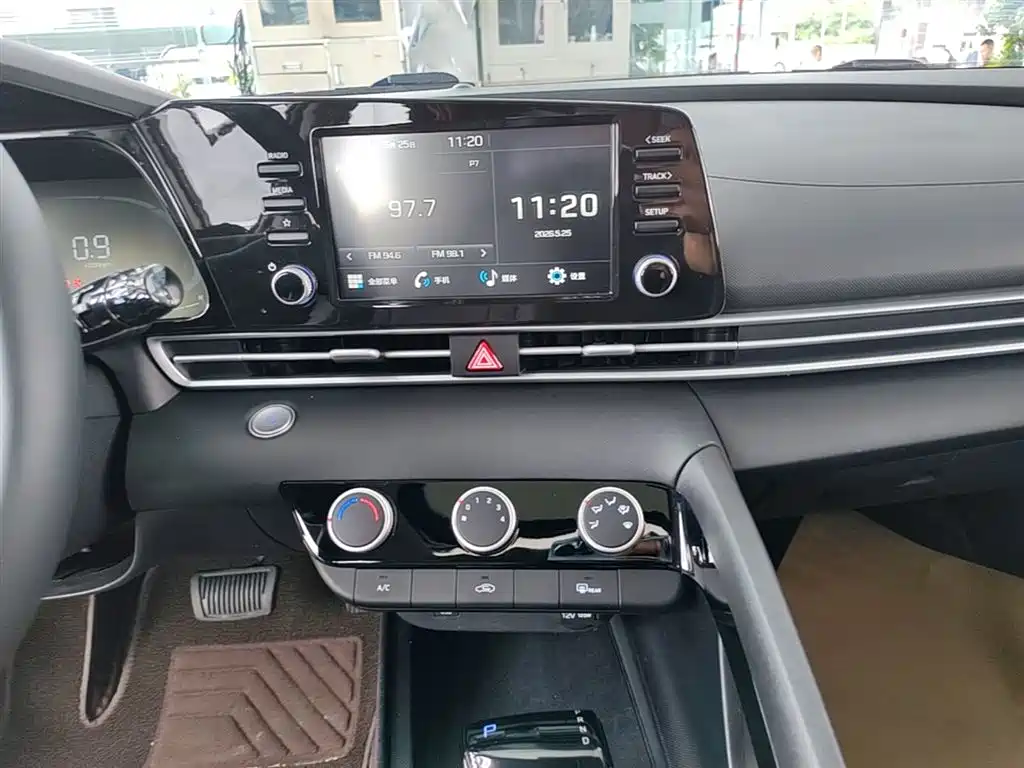 Hyundai Elantra 2023 1.5L CVT GLX Elite Edition фото 13
