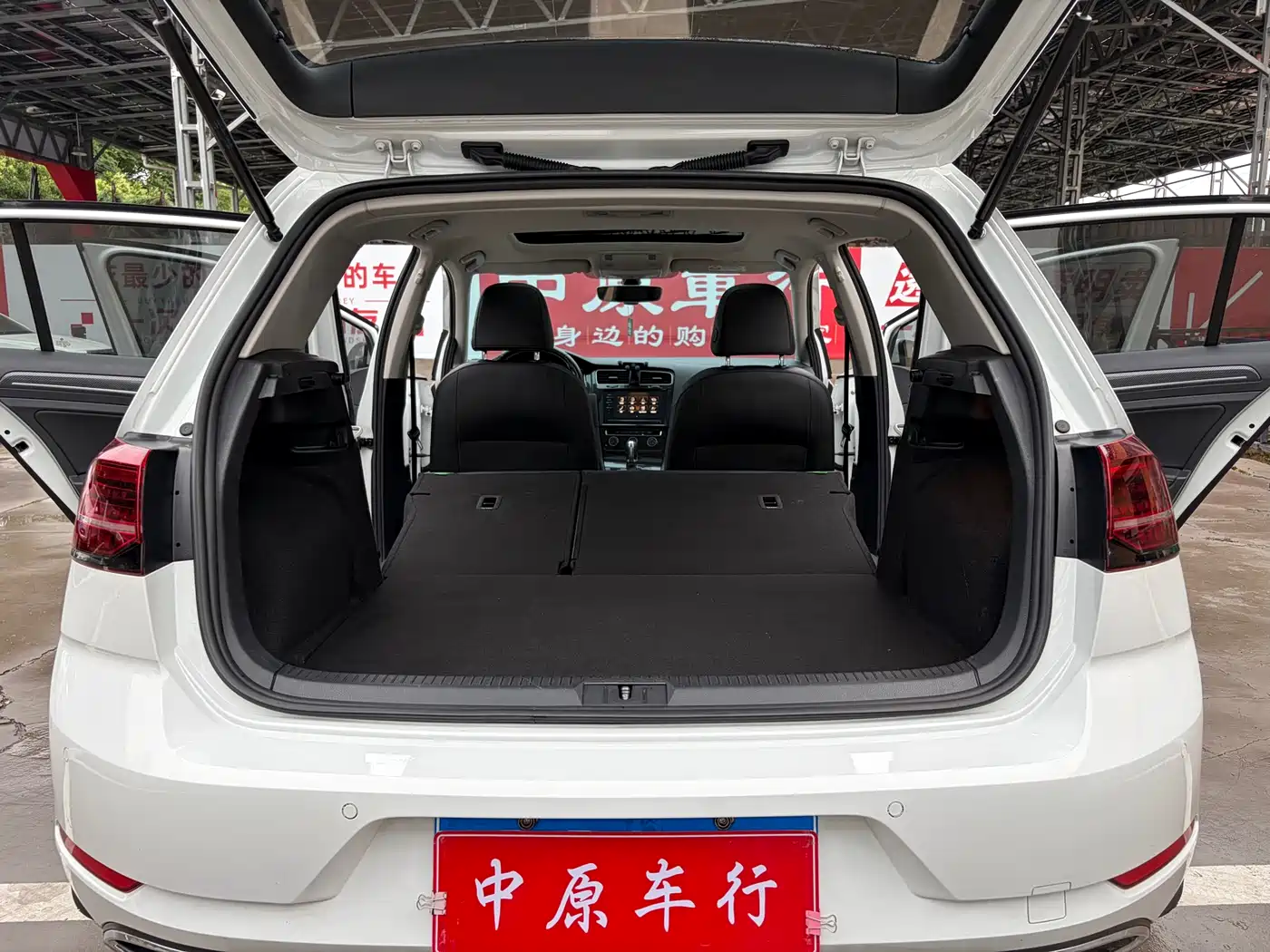 Volkswagen Golf 2020 Beloved Edition 280TSI DSG Luxury фото 15