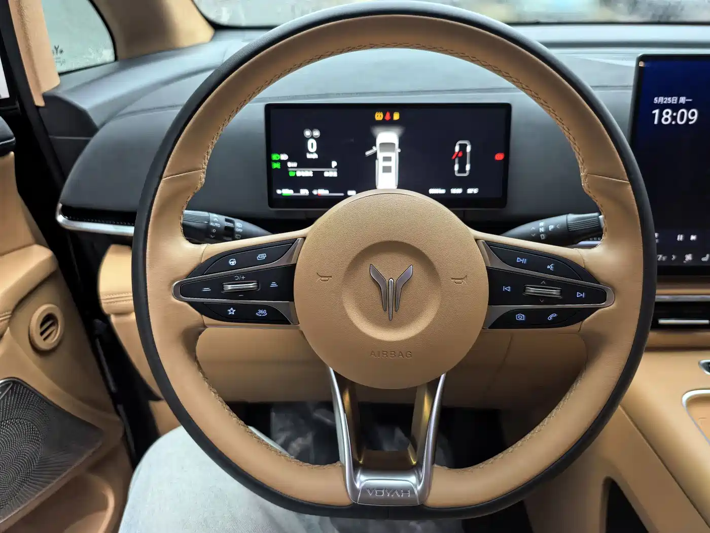 Voyah Auto Voyah Dreamer 2025 PHEV AWD Flagship Kunpeng Edition фото 8