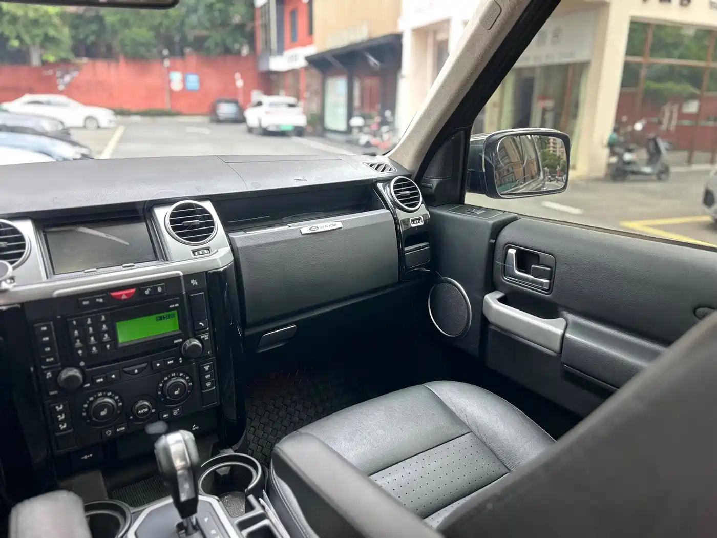 Land Rover Discovery 2009 Model 2.7 TDV6-S фото 24