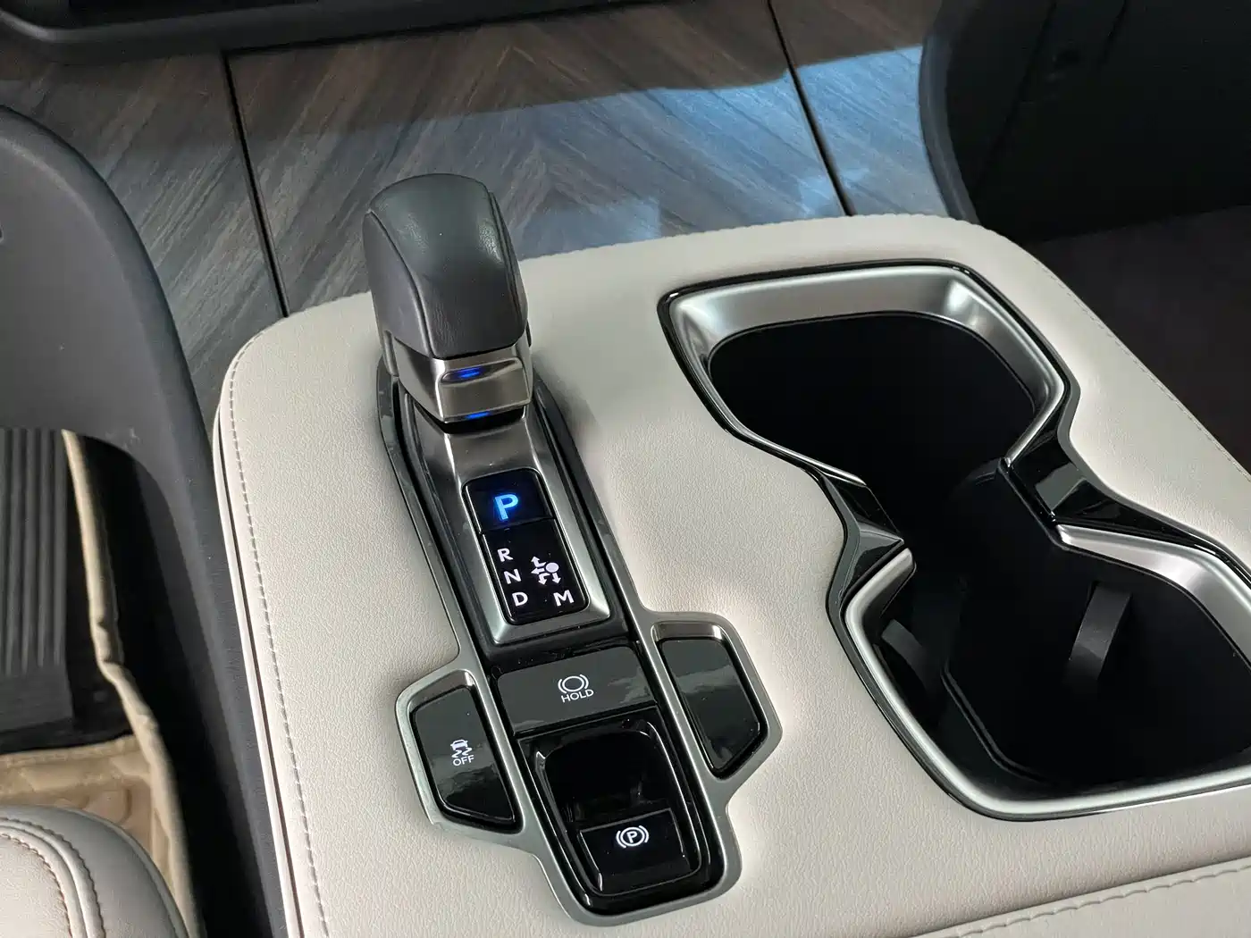Lexus LM 2023 500h 6-Seater Prestige Edition фото 6