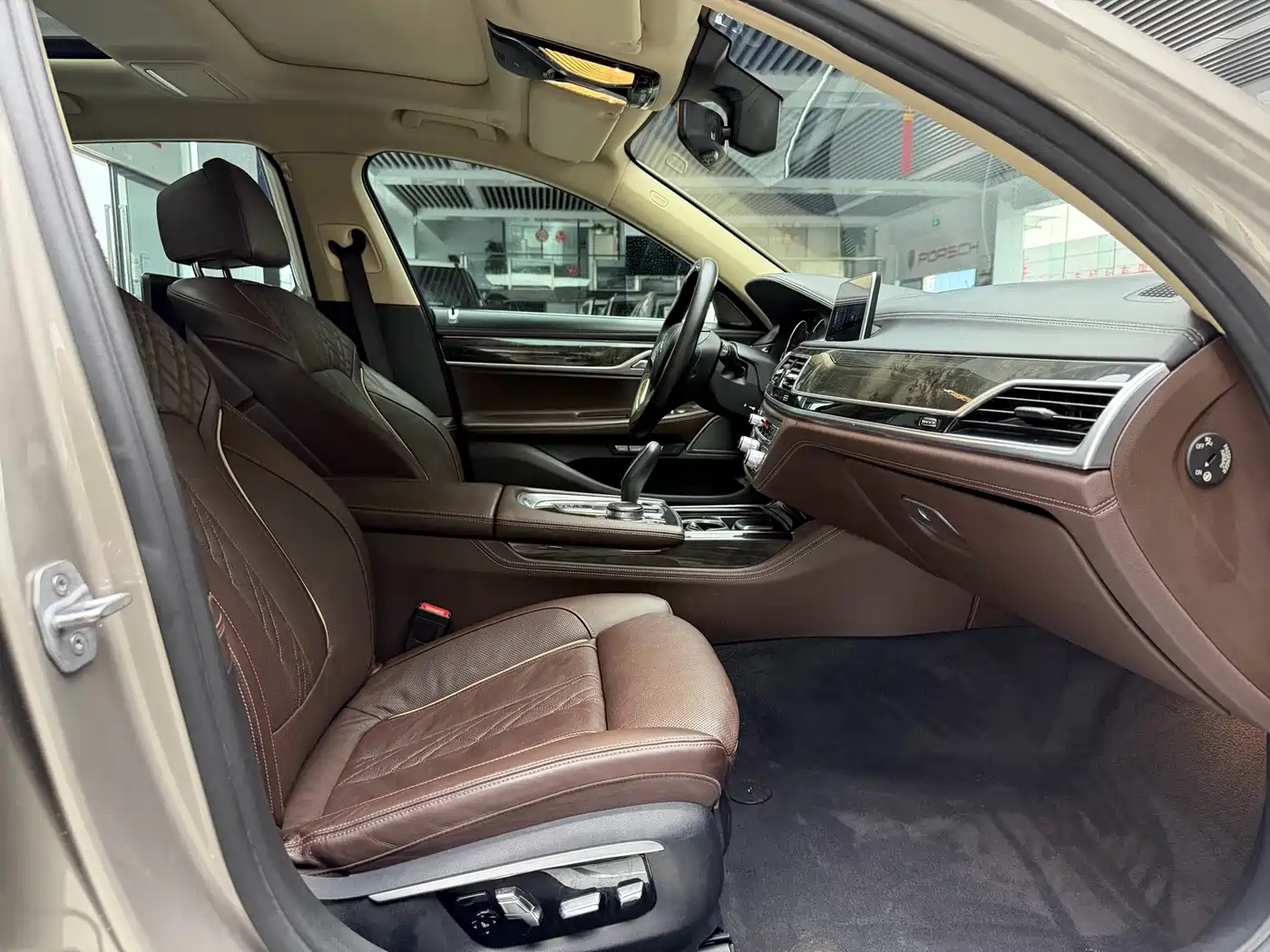 BMW 7 Series 2016 730Li Leading фото 18