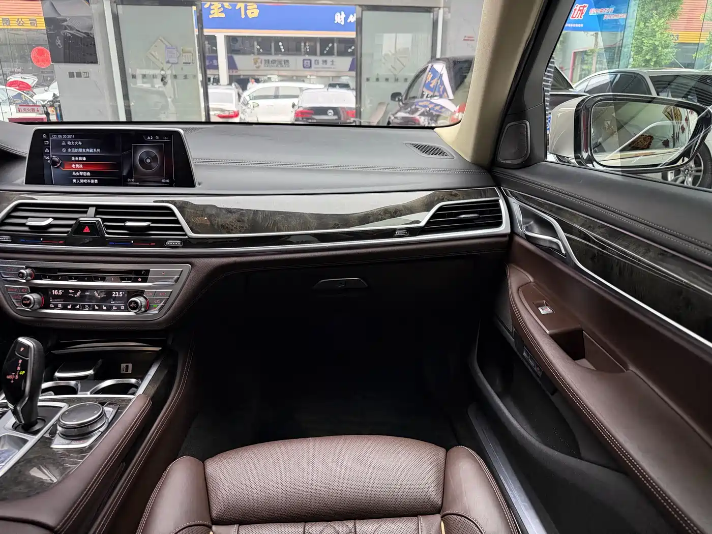BMW 7 Series 2016 730Li Leading фото 29