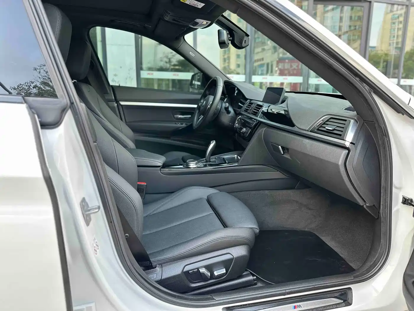 BMW 3 Series GT 2019 320i M Sport Package фото 24