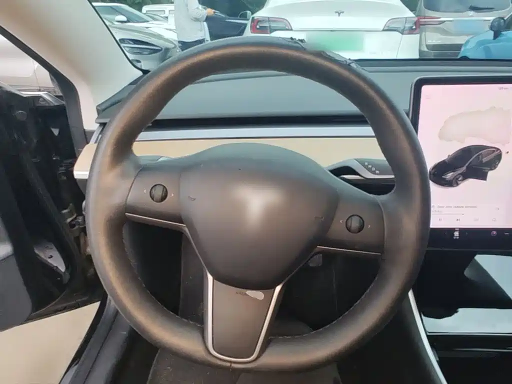 Фото 7 - Tesla Model 3