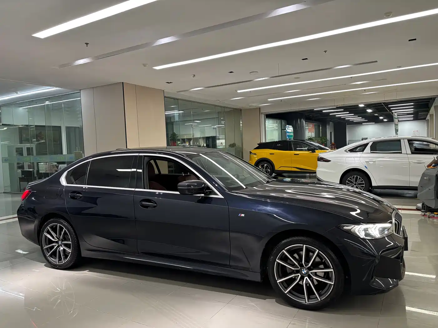 BMW 3 Series 2024 320i M Sport Package фото 4