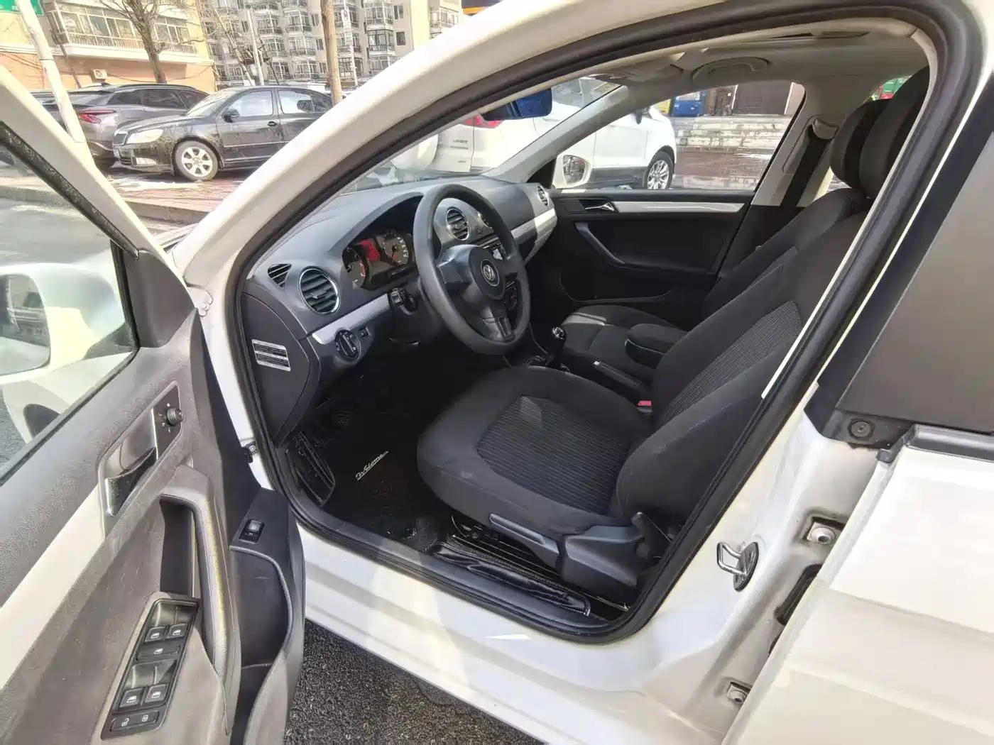 Volkswagen Jetta 2015 1.6L Manual Comfort фото 8