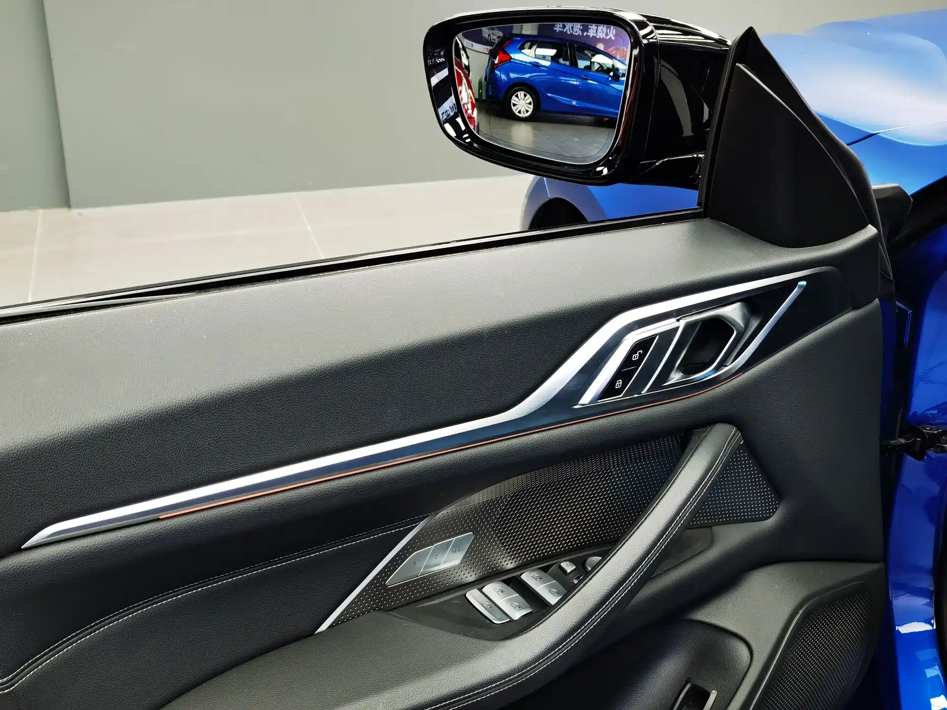 Фото 8 - BMW i4