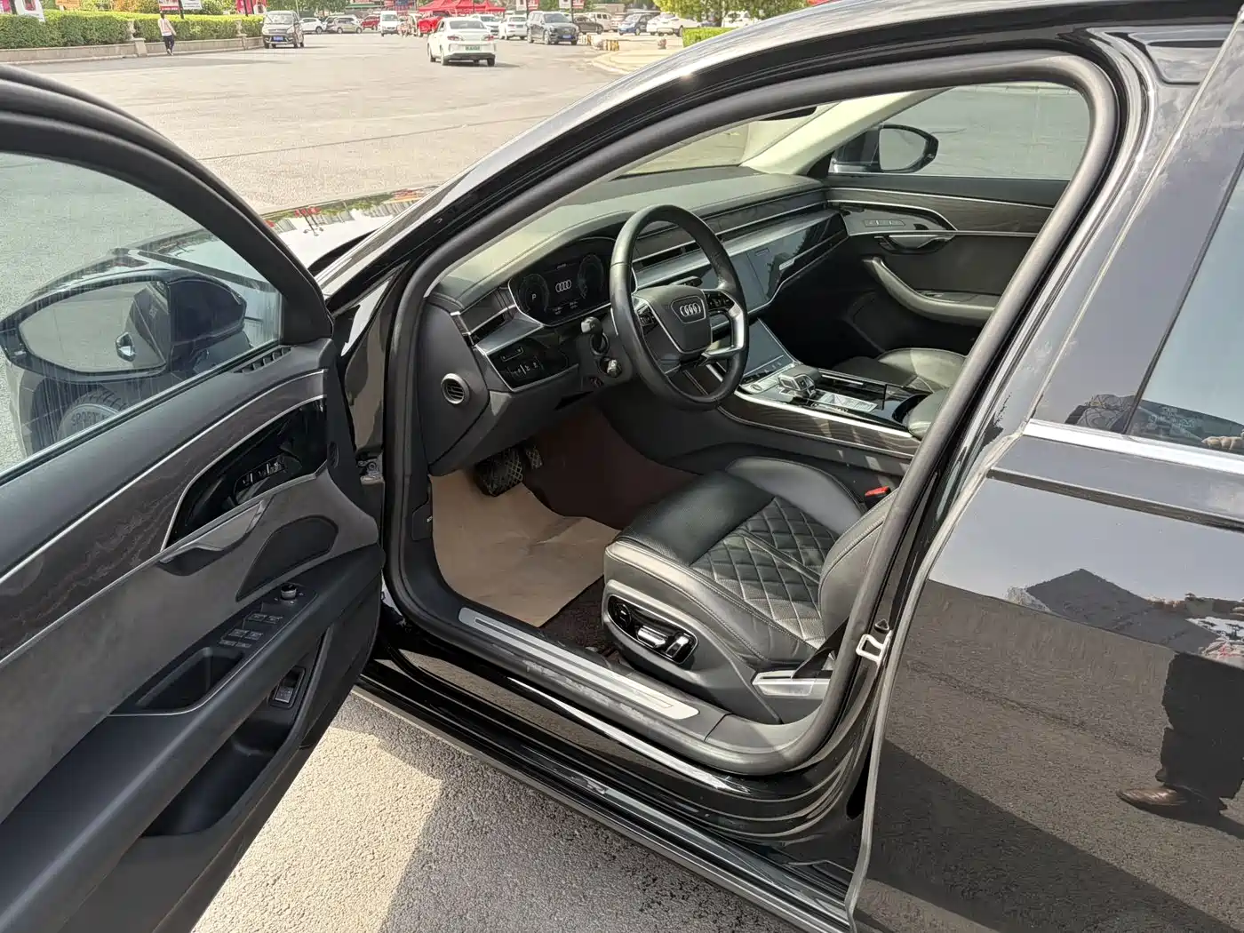 Audi A8 2022 A8L 50 TFSI quattro Comfort Collector's Edition фото 4