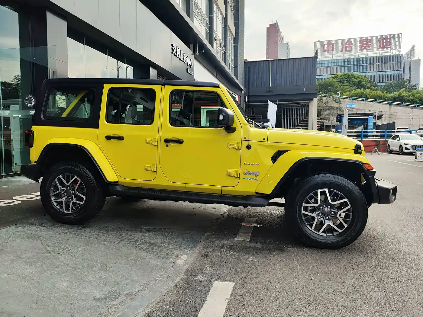 Jeep Wrangler 4xe 2024 2022 4-Door 2.0T 4xe Sahara Fluorescent Yellow Limited Edition