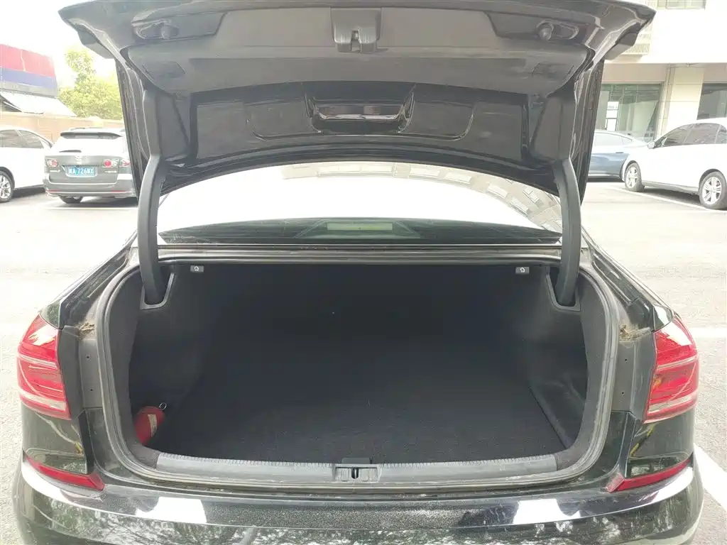 Volkswagen Passat 2016 330TSI DSG Executive Edition фото 15