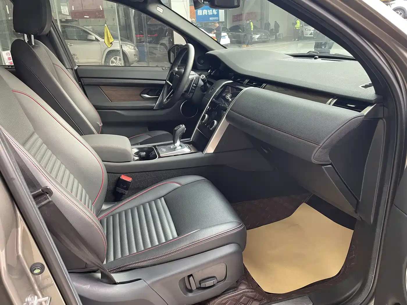 Land Rover Discovery Sport 2022 Model 249PS R-Dynamic S Performance Edition 5-Seater фото 6