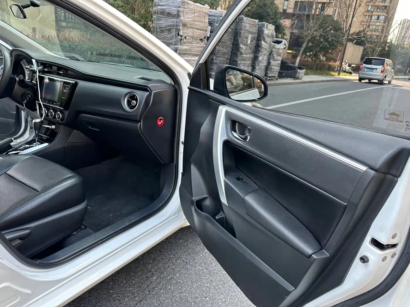 Toyota Corolla 2018 1.2T S-CVT GL-i Smart Shine Edition фото 11