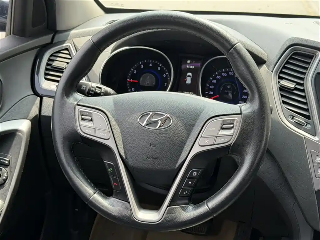 Hyundai Santa Fe 2015 2.0T Automatic 2WD Smart 5-Seater фото 3