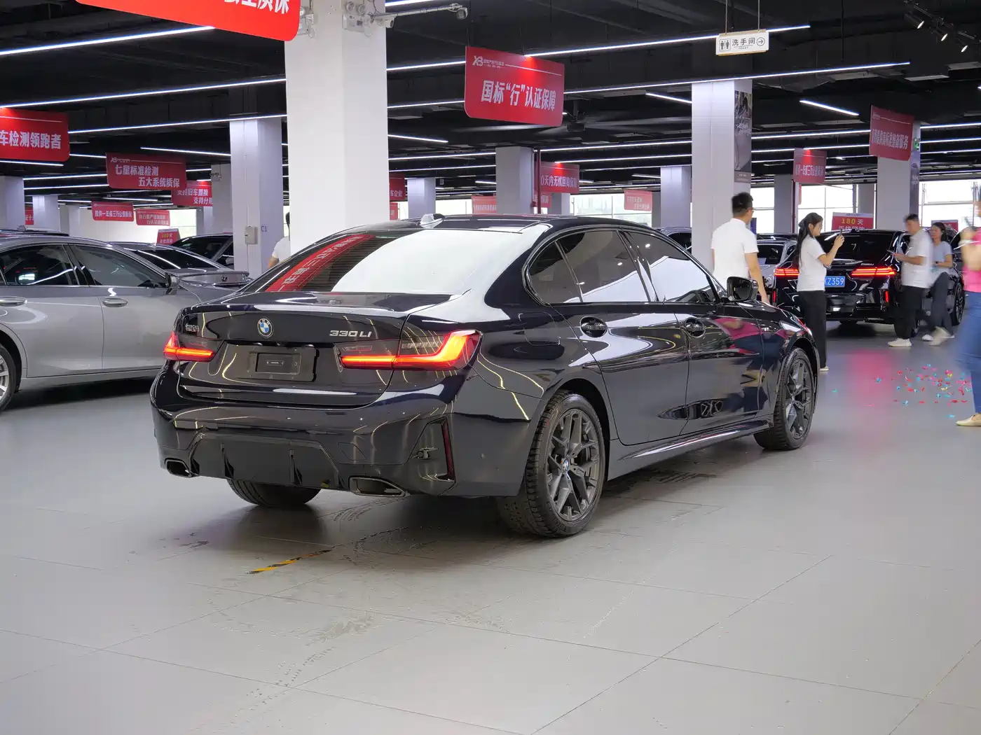 BMW 3 Series 2025 330Li M Sport Night Edition фото 7
