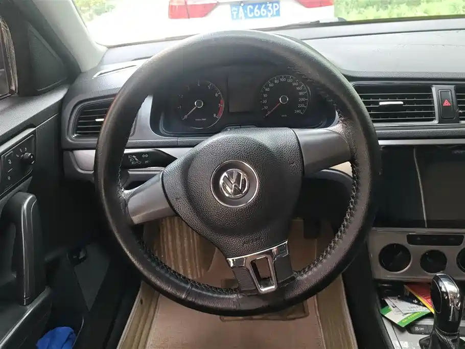 Volkswagen Lavida 2013 1.6L Automatic Trend Edition фото 15