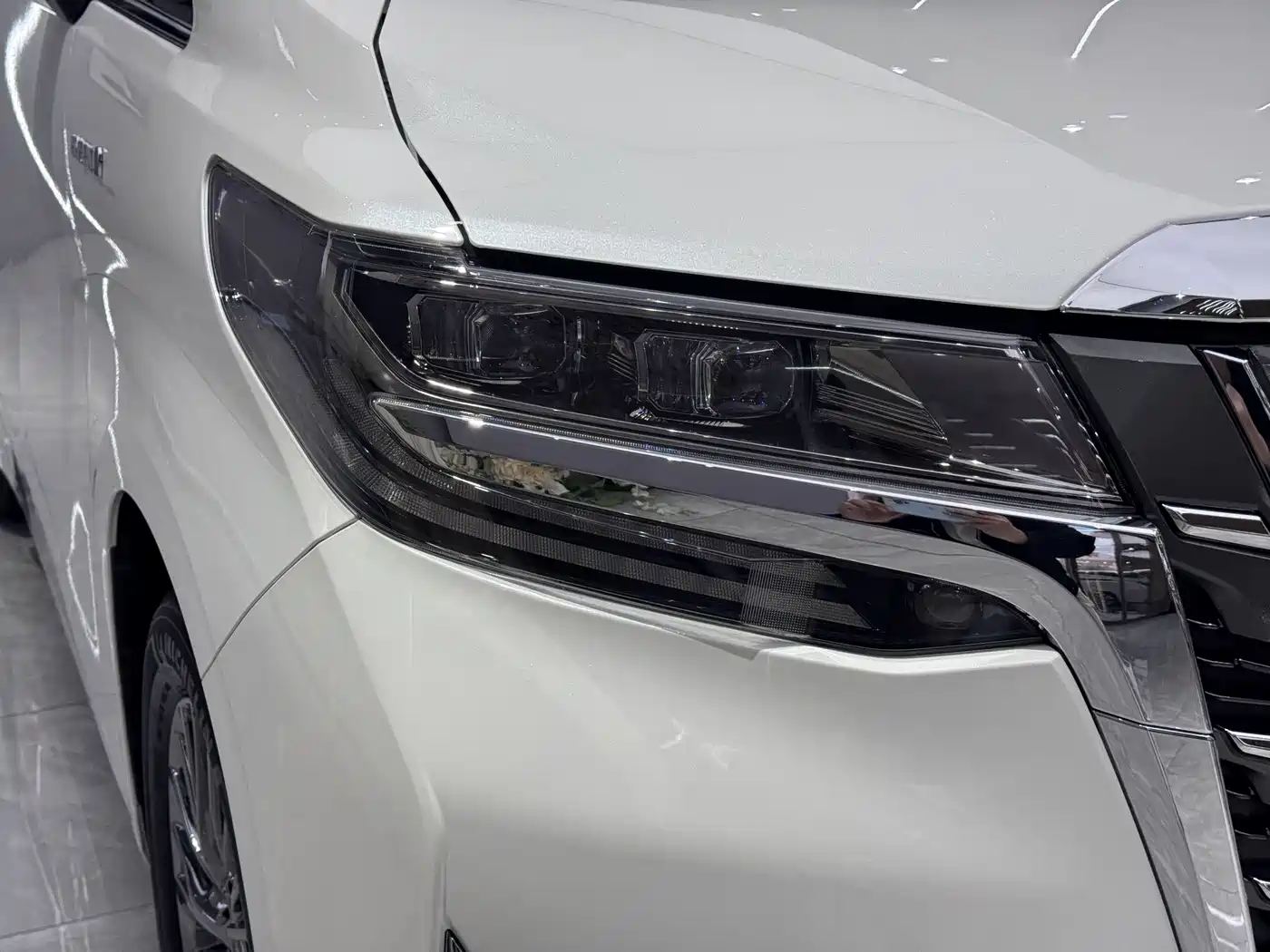 Toyota Alphard 2021 Hybrid 2.5L Premium фото 4
