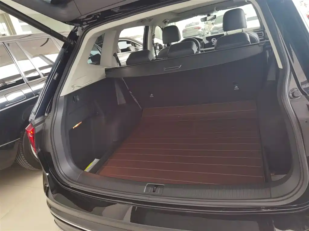 Volkswagen Tiguan L 2024 Outstanding 330TSI Auto 2WD R-Line Dragon Glory Edition фото 19