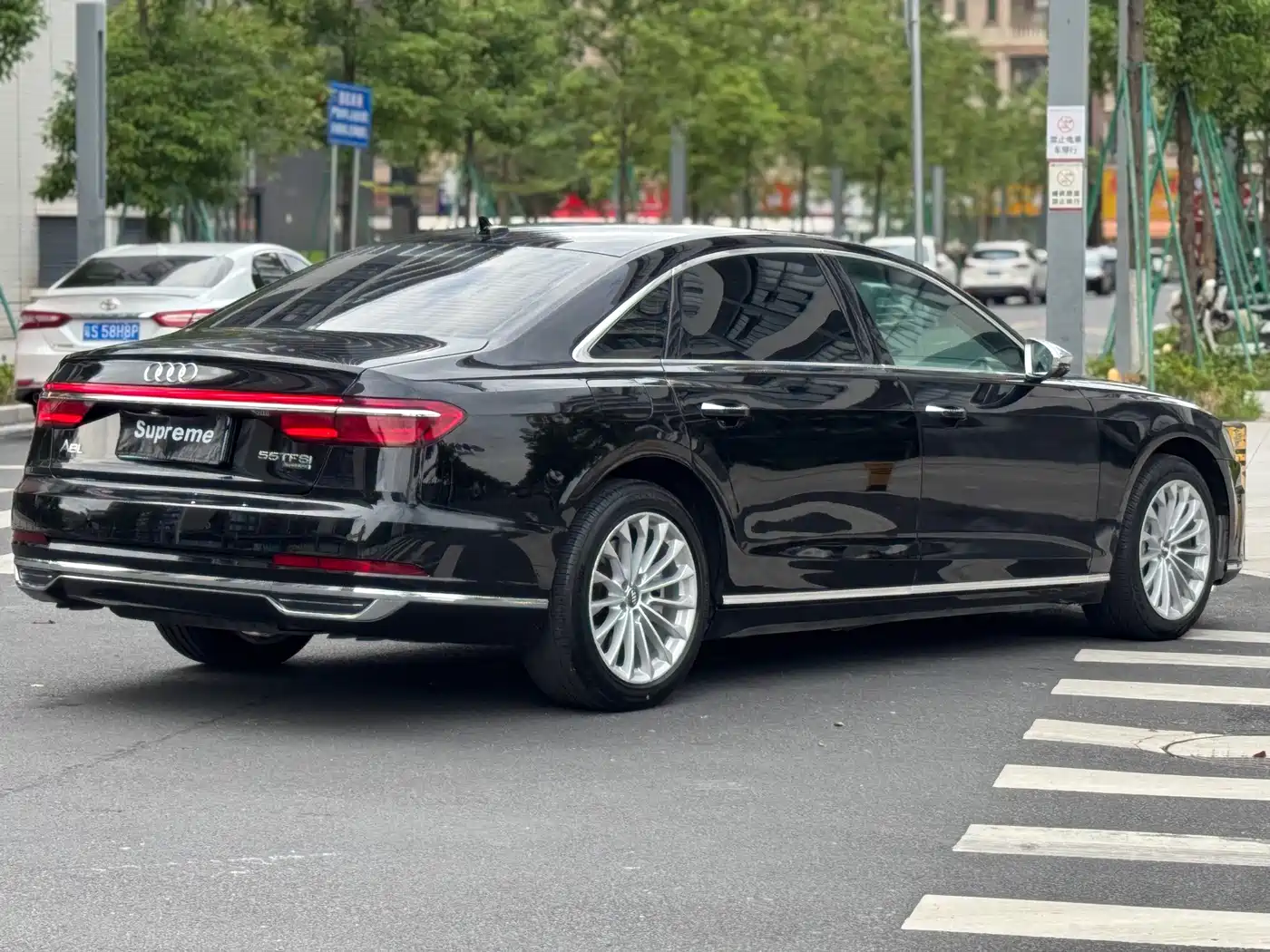 Фото 7 - Audi A8