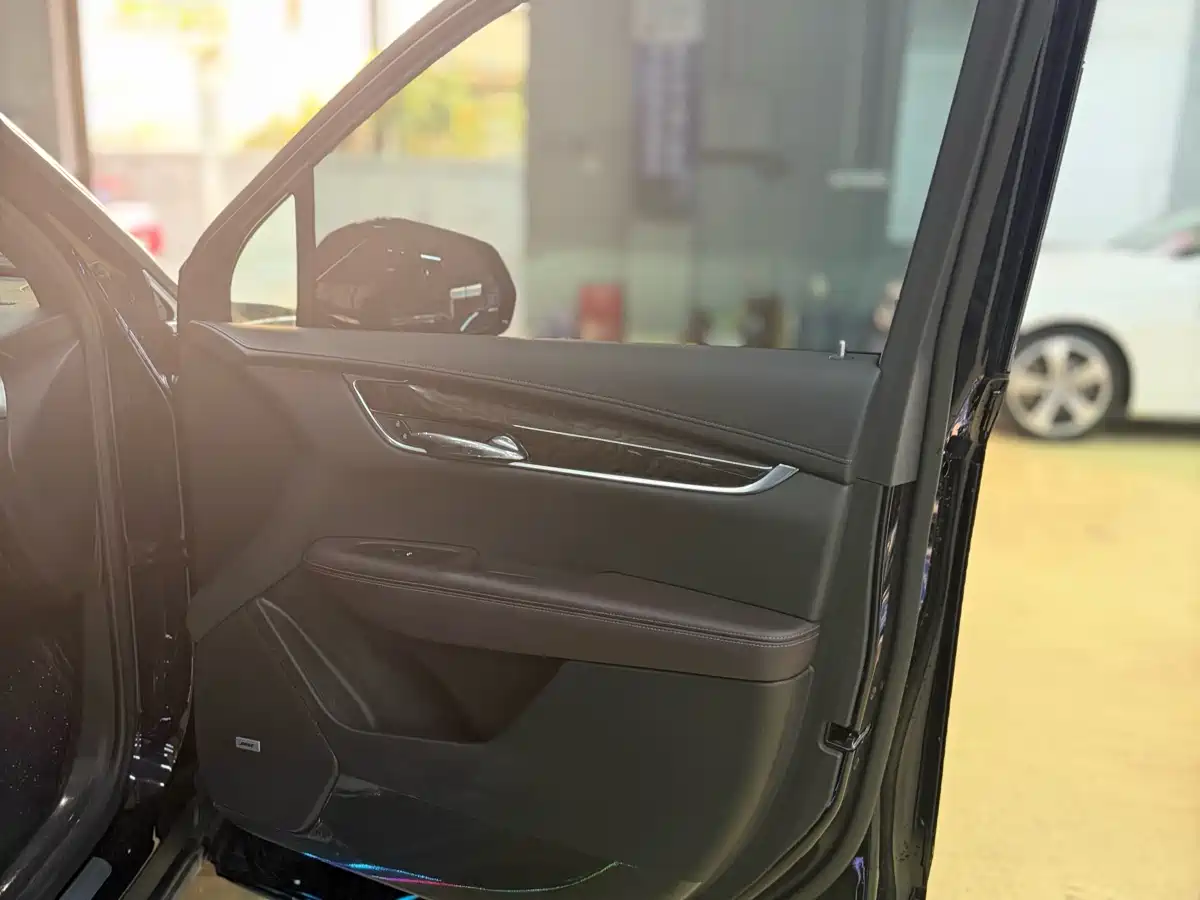 Cadillac XT6 2021 2.0T 6-Seater 2WD Luxury Edition фото 23