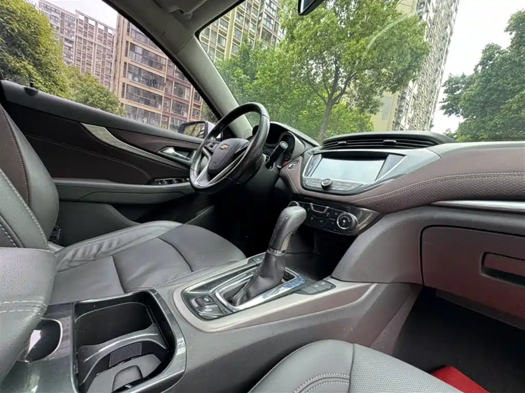 Chevrolet Malibu 2017 1.5T Automatic Luxury Edition фото 11