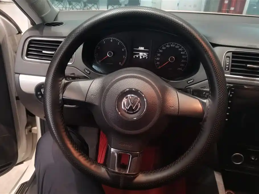 Volkswagen Sagitar 2014 Facelift 1.6L Automatic Comfort фото 15