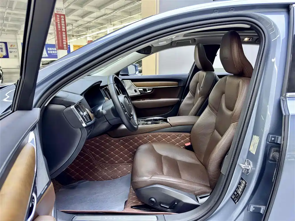 Photo 8 - Volvo S90 Plug-in Hybrid