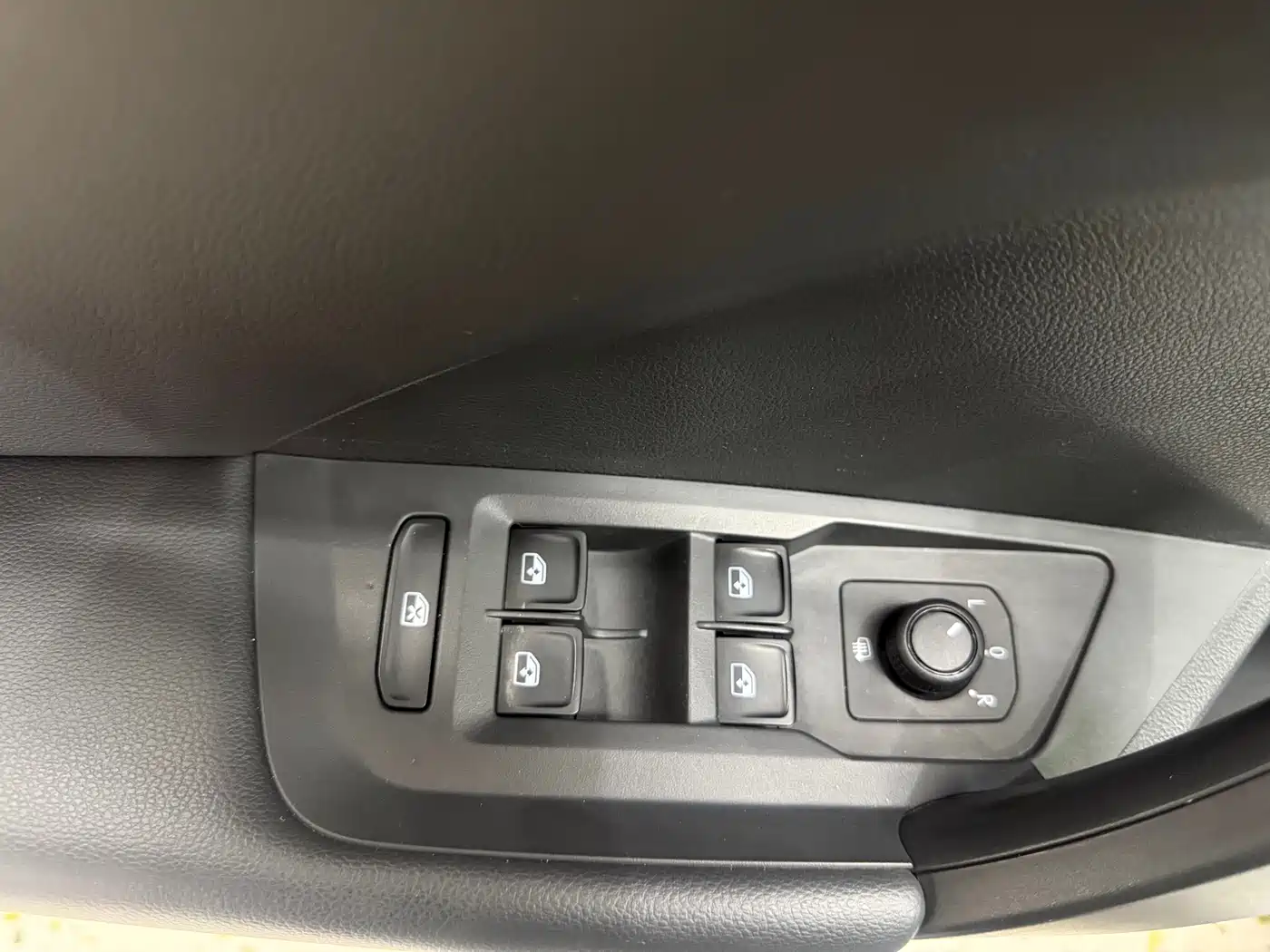 Volkswagen Tharu 2022 280TSI FWD Luxury Edition фото 14