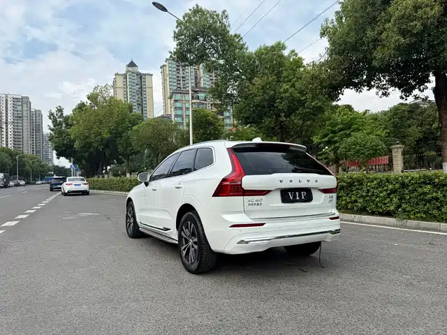 Volvo XC60 2023 B5 AWD Smart Luxury Edition — фото 4