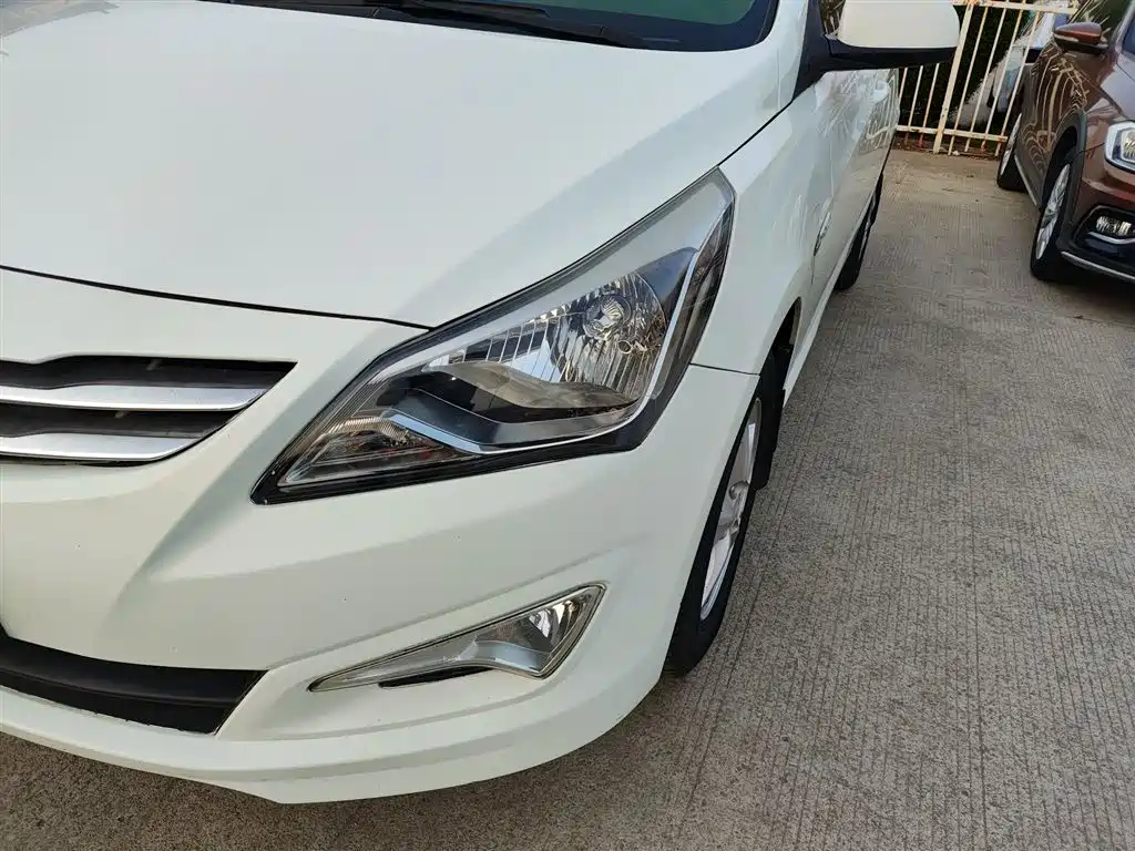 Hyundai Verna 2014 1.4L Manual Smart GLS фото 18