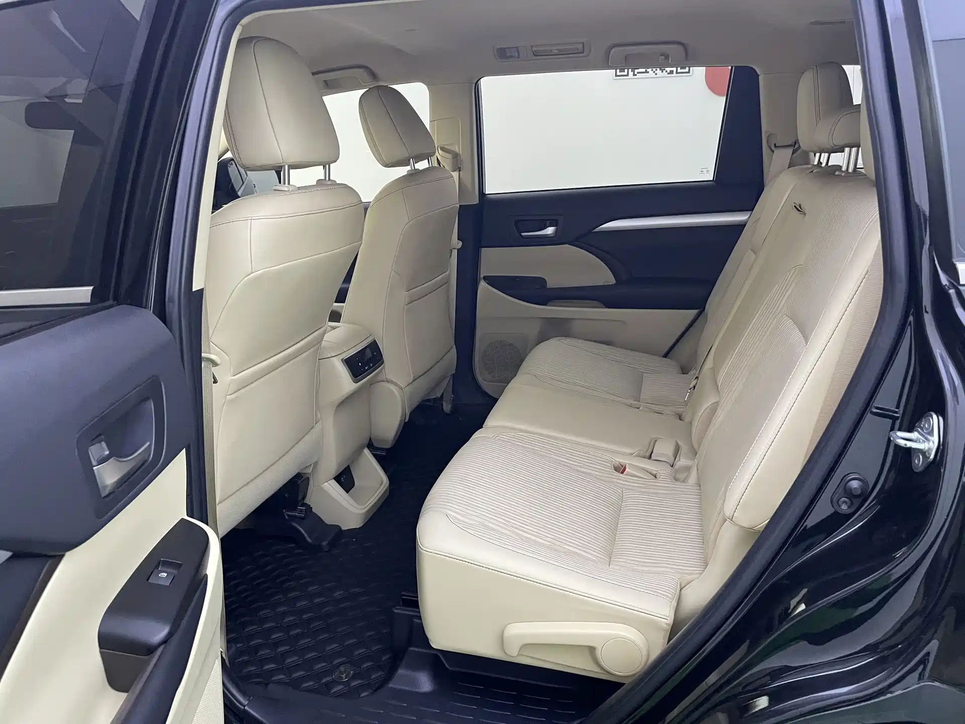 Фото 11 - Toyota Highlander