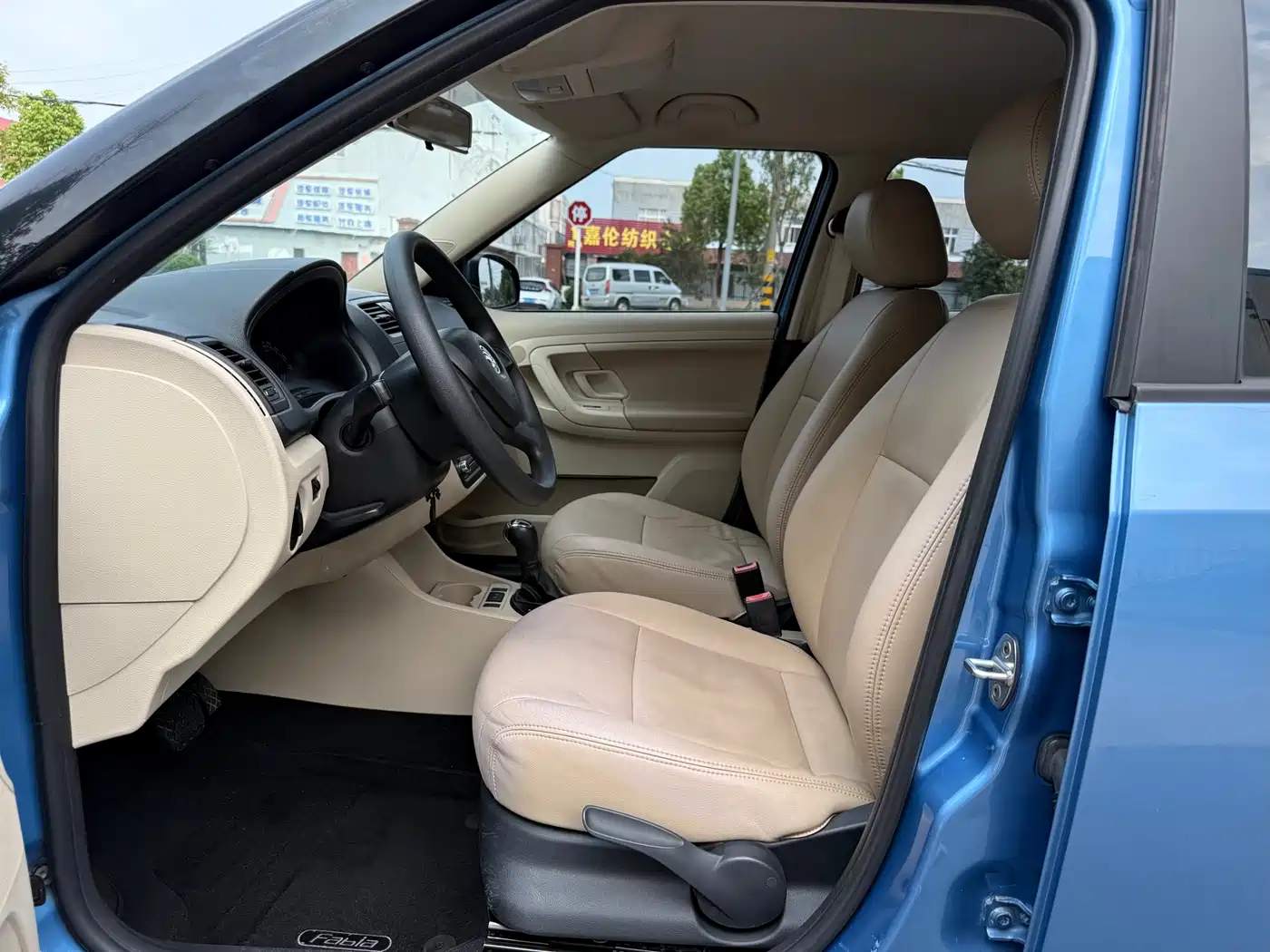 Škoda Fabia 2014 1.4L Automatic Crystal Edition фото 12
