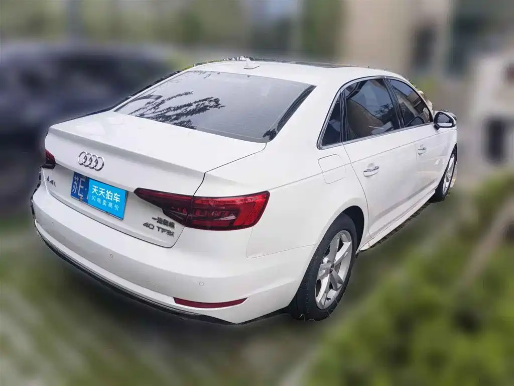 Фото 2 - Audi A4L