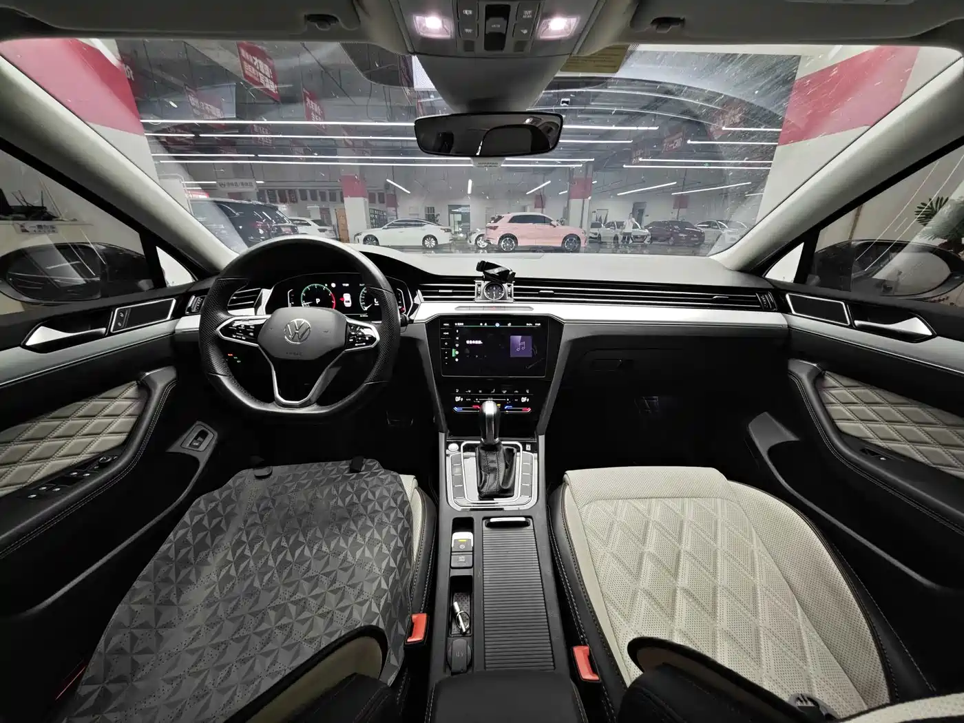 Volkswagen Magotan 2023 2 Million Units Anniversary Edition 330TSI DSG Leading Type фото 7