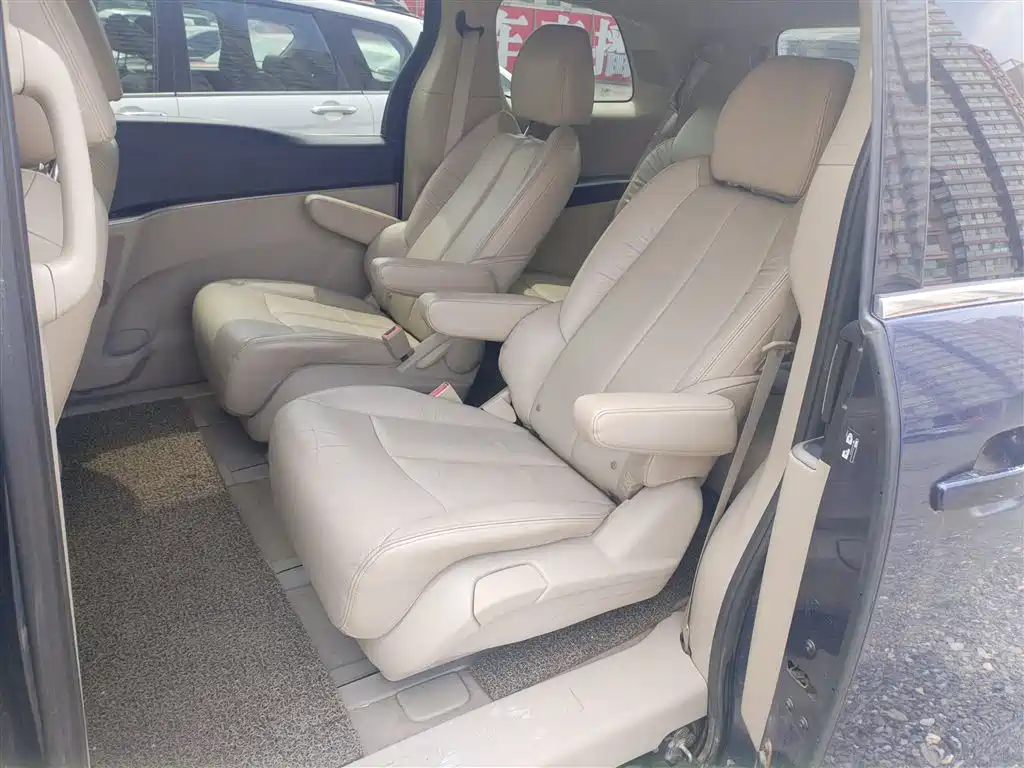 Buick GL8 2015 2.4L Luxury Business Exclusive Edition фото 17