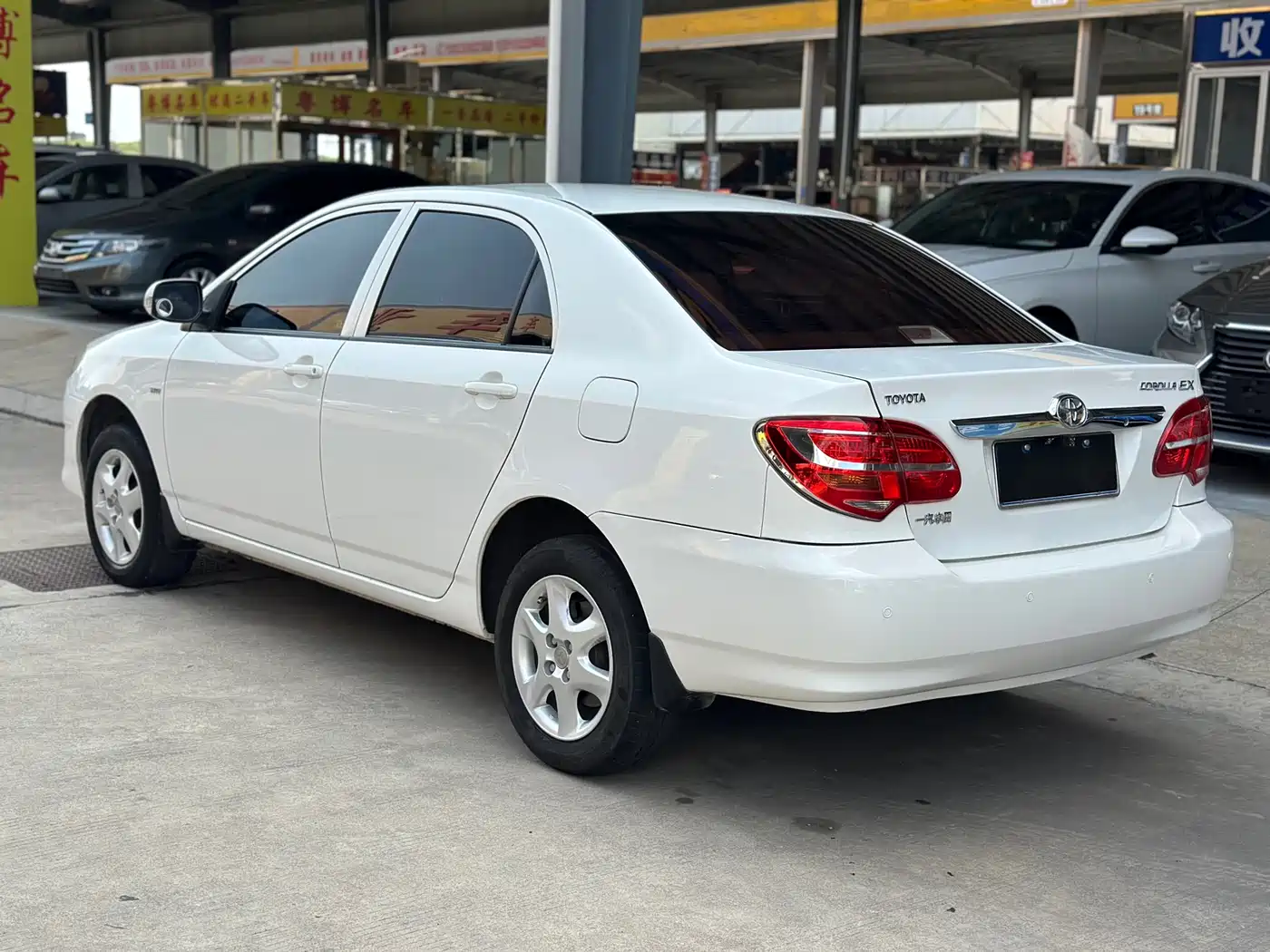 Toyota Corolla 2013 1.6L Automatic Luxury фото 2