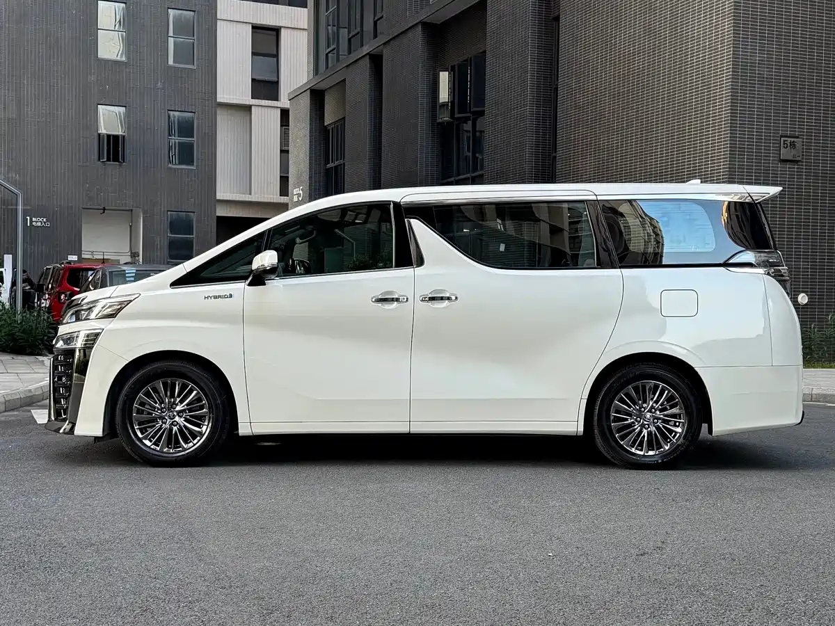 Toyota Vellfire 2020 Twin Engine 2.5L HV Premium Edition фото 3