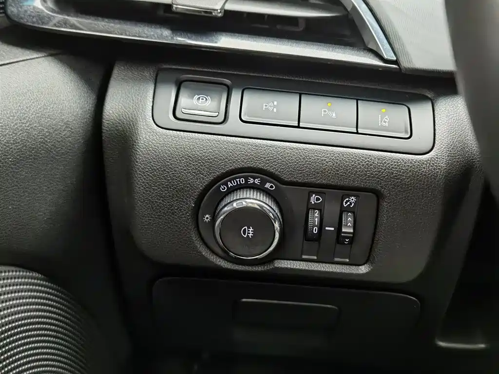 Buick GL6 2022 2021 323T Mild Hybrid Connected Premium Trim