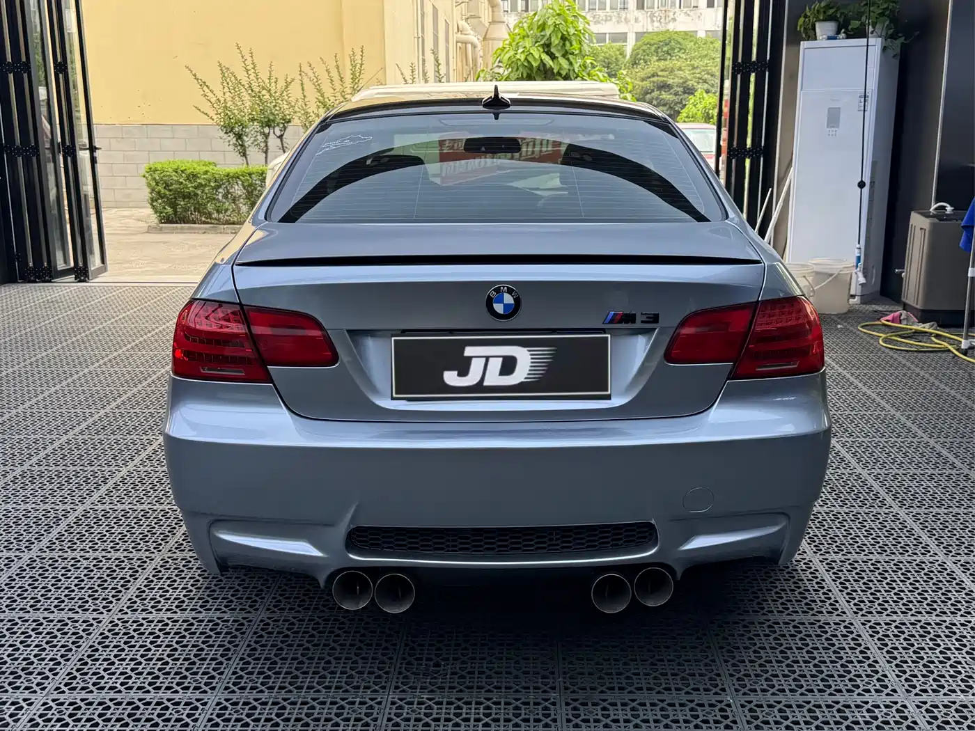 BMW M3 2011 M3 Coupe Carbon Fiber Roof Edition фото 3