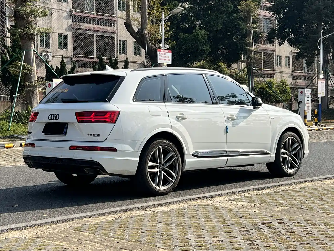 Фото 4 - Audi Q7