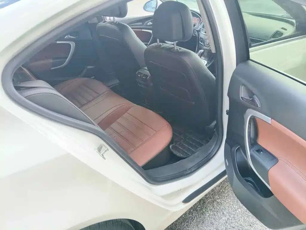 Photo 11 - Buick Regal