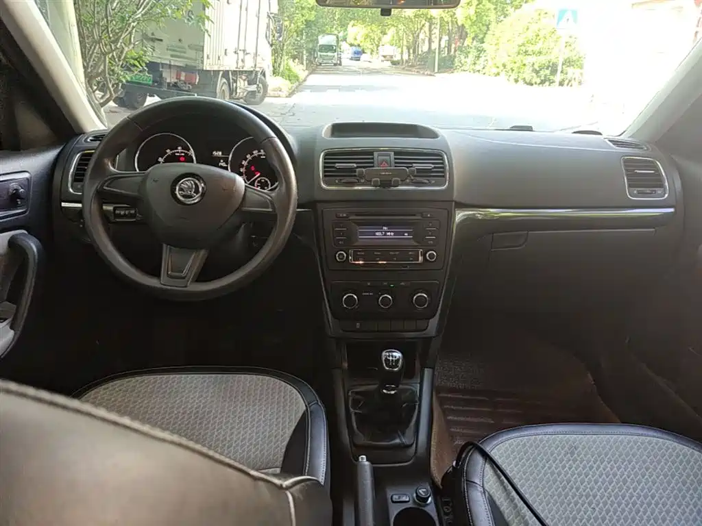 Škoda Yeti 2016 1.4TSI Manual Forward Edition фото 13