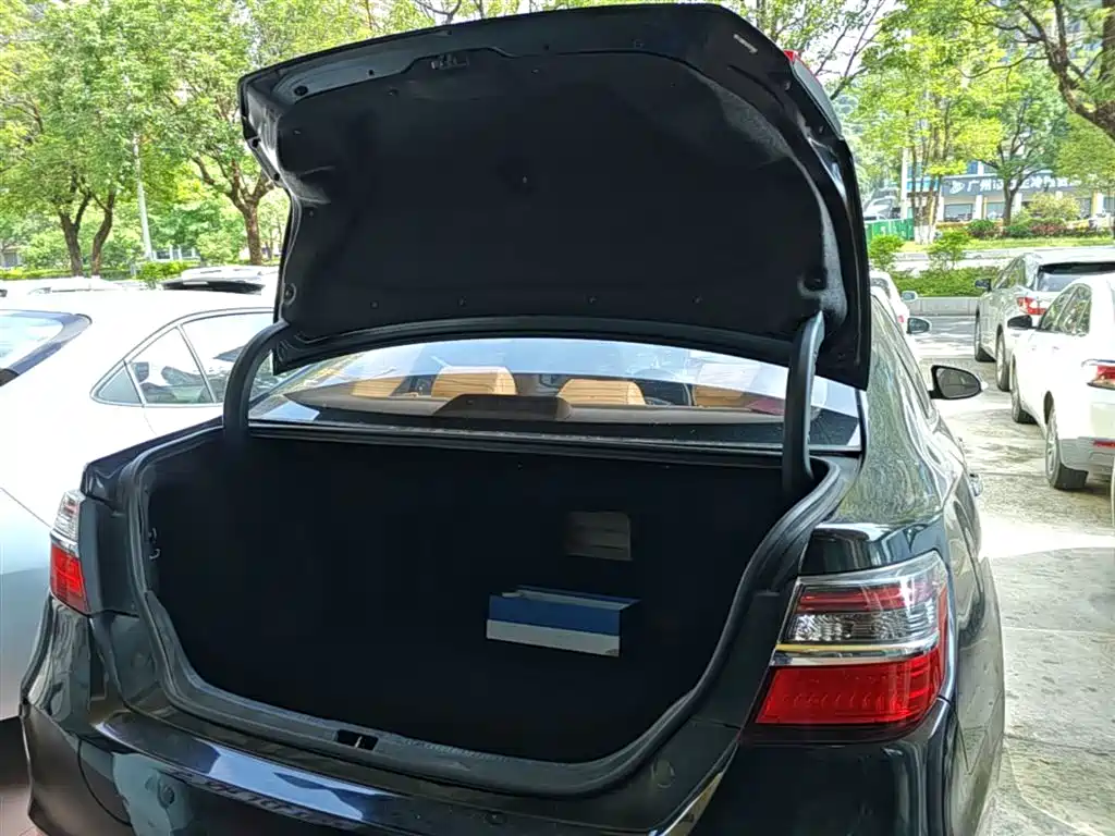 Toyota Camry 2015 2.0G Leading Edition фото 19