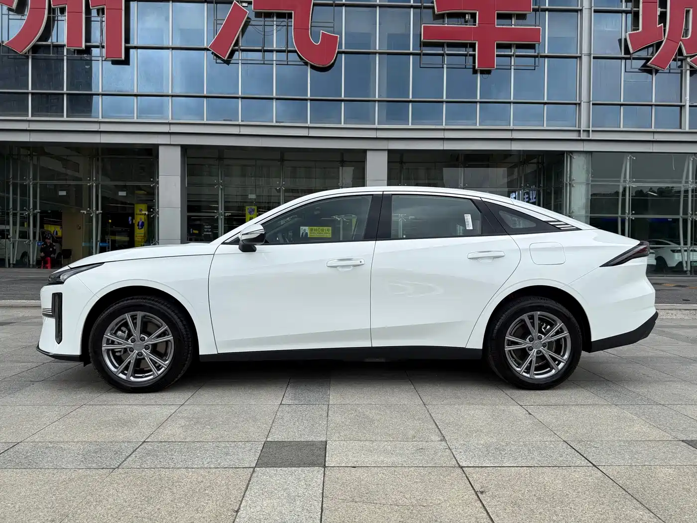 Geely Galaxy Galaxy L6 2026 2025 EM-i 140km Voyage Edition